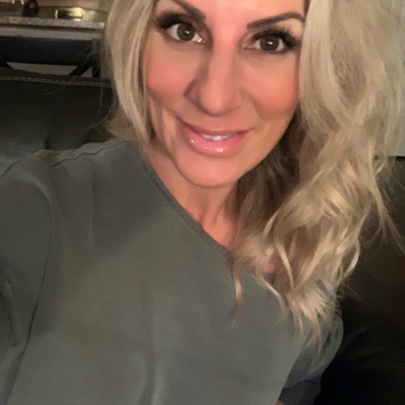 Meet your Posher, Melissa - Picture 6 of 16